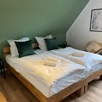 Apartman Grosses Apartment,ferienwohnung Mut 90 Qm2, Grosser Aufenthaltsbereich Fuer Firmen, Gruppen, Familien, Nahe Ulm, 3 Schlafzimmer, Wlan,hotel-tv,einzelbetten,garten,ruhige Lage,bettwaesche,handtuecher Inklusive,self Check-in,nahe Bwk,uni,legoland Blaustein