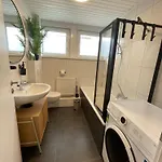 Grosses Apartment,ferienwohnung Mut 90 Qm2, Grosser Aufenthaltsbereich Fuer Firmen, Gruppen, Familien, Nahe Ulm, 3 Schlafzimmer, Wlan,hotel-tv,einzelbetten,garten,ruhige Lage,bettwaesche,handtuecher Inklusive,self Check-in,nahe Bwk,uni,legoland Apartman