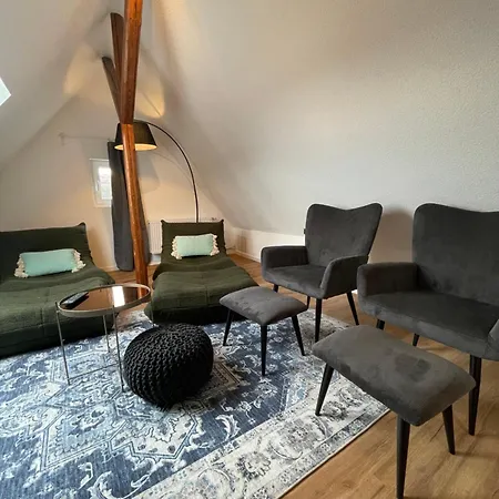 Grosses Apartment,ferienwohnung Mut 90 Qm2, Grosser Aufenthaltsbereich Fuer Firmen, Gruppen, Familien, Nahe Ulm, 3 Schlafzimmer, Wlan,hotel-tv,einzelbetten,garten,ruhige Lage,bettwaesche,handtuecher Inklusive,self Check-in,nahe Bwk,uni,legoland * Блауштайн