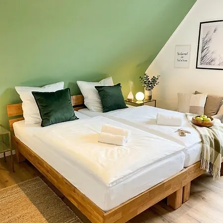 Апартаменты Grosses Apartment,ferienwohnung Mut 90 Qm2, Grosser Aufenthaltsbereich Fuer Firmen, Gruppen, Familien, Nahe Ulm, 3 Schlafzimmer, Wlan,hotel-tv,einzelbetten,garten,ruhige Lage,bettwaesche,handtuecher Inklusive,self Check-in,nahe Bwk,uni,legoland *