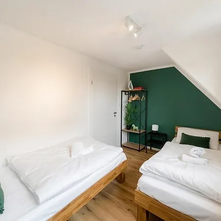 Grosses Apartment,ferienwohnung Mut 90 Qm2, Grosser Aufenthaltsbereich Fuer Firmen, Gruppen, Familien, Nahe Ulm, 3 Schlafzimmer, Wlan,hotel-tv,einzelbetten,garten,ruhige Lage,bettwaesche,handtuecher Inklusive,self Check-in,nahe Bwk,uni,legoland Апартаменты
